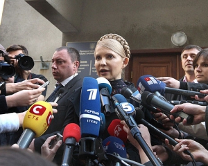 Тимошенко не захотіла говорити, чому її чоловік у реанімації