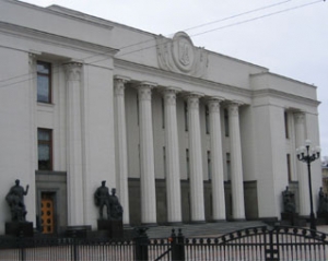 Корейці продають у Раді масажні ліжка і роздають солодощі