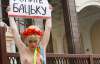 Активістка FEMEN зняла ліфчик, аби допомогти білорусам (ФОТО)