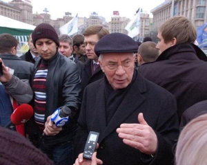 Генпрокуратура не бачить криміналу у тому, що охоронці Азарова штовхали журналістів