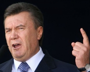 Янукович радить депутатам після побоїща "піднімати культуру з усіх боків"