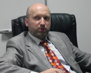 Турчинов попросив вибачення у "всього цивілізованого світу" за парламент України