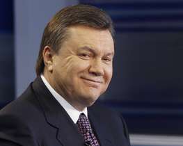Янукович призвал заботиться о сиротах