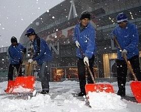 Сильные снегопады парализовали чемпионаты Франции и Голландии