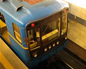 В киевском метро на рельсы упал пассажир