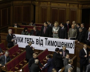 Литвин попросив прибрати з Ради плакати на захист Тимошенко