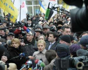 Тимошенко знову викликали на допит у Генпрокуратуру