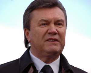 Янукович считает себя хирургом, который лечит страну