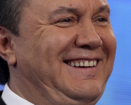 Янукович будет поздравлять украинцев в три раза быстрее Ющенко