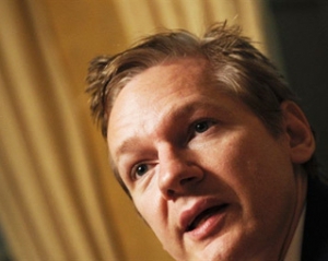 Засновник WikiLeaks виданням автобіографії оплатить судові витрати