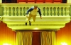 Чоловік стрибнув із балкона в парламенті