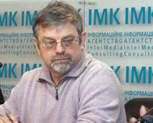 Азаров сдержал гривню и инфляцию - эксперт