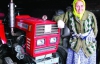 89-річна Тетяна Додух їздить до магазину на тракторі