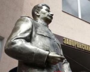 В Запорожье отбили гололову памятнику Сталину
