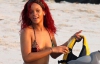 Рианна одела на пляж крошечное бикини (ФОТО)