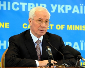 Азаров обіцяє покінчити з кризою в 2011 році