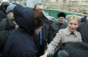 Под Генпрокуратурой произошел мордобой из-за Тимошенко