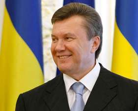 Янукович вирішив підняти виплати при народженні дитини