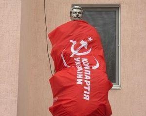 Памятник Сталину в Запорожье взорвали вместе с обкомом Компартии