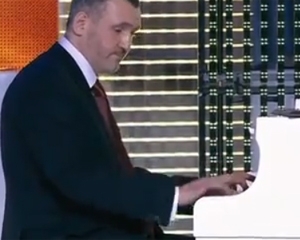 Піскун і заступник Пшонки зіграли на роялях "Мурку"