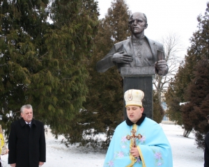 На Тернопільщині відновили понівечений пам&#039;ятник заступнику Бандери