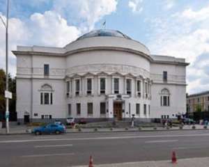 Азаров отрицает ликвидацию музея УНР