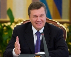 Янукович хочет повысить зарплаты чиновникам за счет уволенных