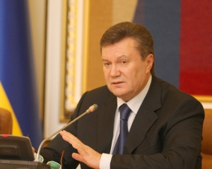 Янукович хочет вновь изменить Конституцию
