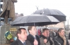 Во Львове более сотни депутатов мокли под дождем за Бандеру (ФОТО)