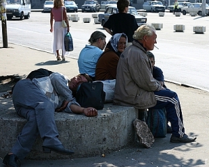 Азаров заставил приюты для бездомных платить НДС