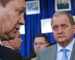 Янукович угрожает Могилеву увольнением за &amp;quot;издевательство над людьми&amp;quot;