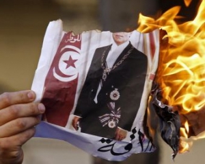Президент Туниса убежал из страны, прихватив полторы тонны золота
