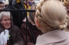 Растрепанную Тимошенко зацеловали возле Генпрокуратуры (ФОТО)