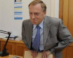 Азаров приказал Лавриновичу вернуть миллионы Лазаренко