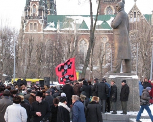 Депутаты скинутся на достройку памятника Бандере во Львове