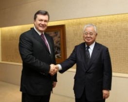 Янукович нагородив орденом сумоїста українського походження