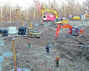 На майданчику для вертольота Януковича знаходять людські кістки і черепи