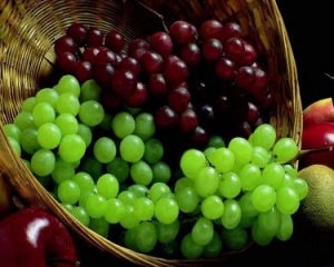 Сбросить лишний вес можно с помощью винограда