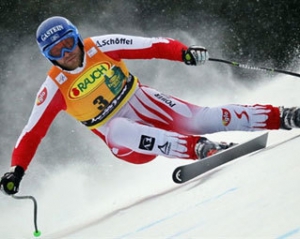 Австрийский горнолыжник едва не разбился на тренировке (ВИДЕО)