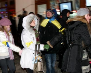 Живий ланцюг між пам&#039;ятниками Бандері й Шевченку створили у Львові