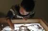Рисование вулканическим песком помогает детям при ДЦП (ФОТО)