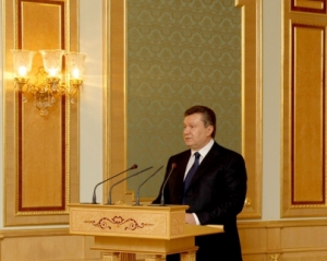 Янукович поручил спецслужбам активнее защищать украинцев