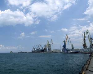 Судно з 600 тоннами тютюну подало сигнал SOS біля берегів Криму   