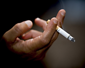 Ученые рассказали, как родители &amp;quot;заражают&amp;quot; детей курением