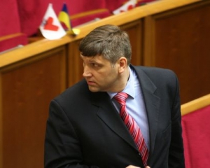 Мірошниченко: "Опозиція сама зацікавлена у виборах у 2012 році"