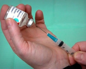Прививки приводят к микроинсультам - ученый