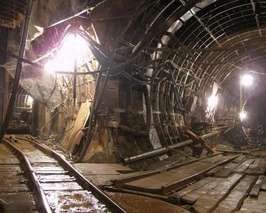Людей і потяги у дніпропетровському метро змиє вода?