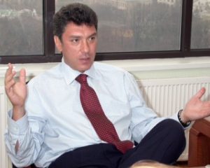 Немцов говорит, что Янукович не отдаст трубу, потому что это "фаллический символ"