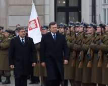 Януковича зустріли у Польщі на ганку