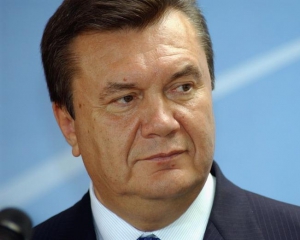 Янукович похвастался премьерским &amp;quot;мундиром&amp;quot; перед Туском